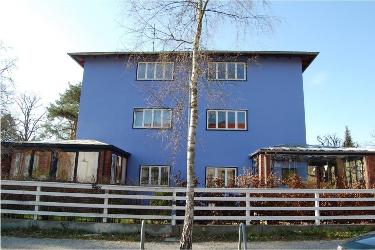 TWO-FAMILY HOUSE IN BERLIN